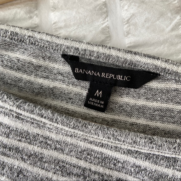 BANANA REPUBLIC GREY/WHITE STRIPED SLEEVELESS TOP WITH TWIST DETAIL, MEDIUM - Picture 7 of 8